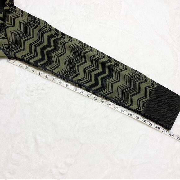 LULULEMON Ebb To Street Pant Fatigue Green Chevron size 6 - Picture 7 of 13